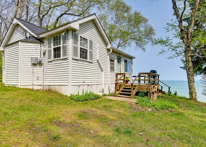 Beachy Palms Cottage On Lake Huron W/ Hot Tub!