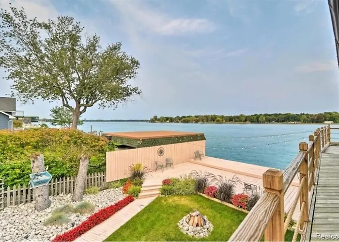 Lakefront Paradise With Fishing - Swimming - 4 Car Max Parking