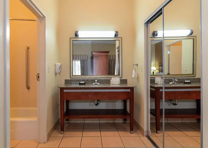 Hampton Inn & Suites Detroit/Chesterfield