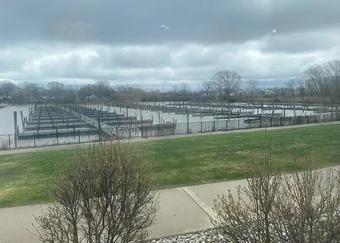 Holiday Inn Express & Suites Port Huron By Ihg